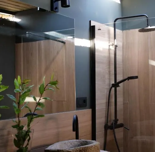 Amaraxe Ecoglamping Luxe tent Minortos